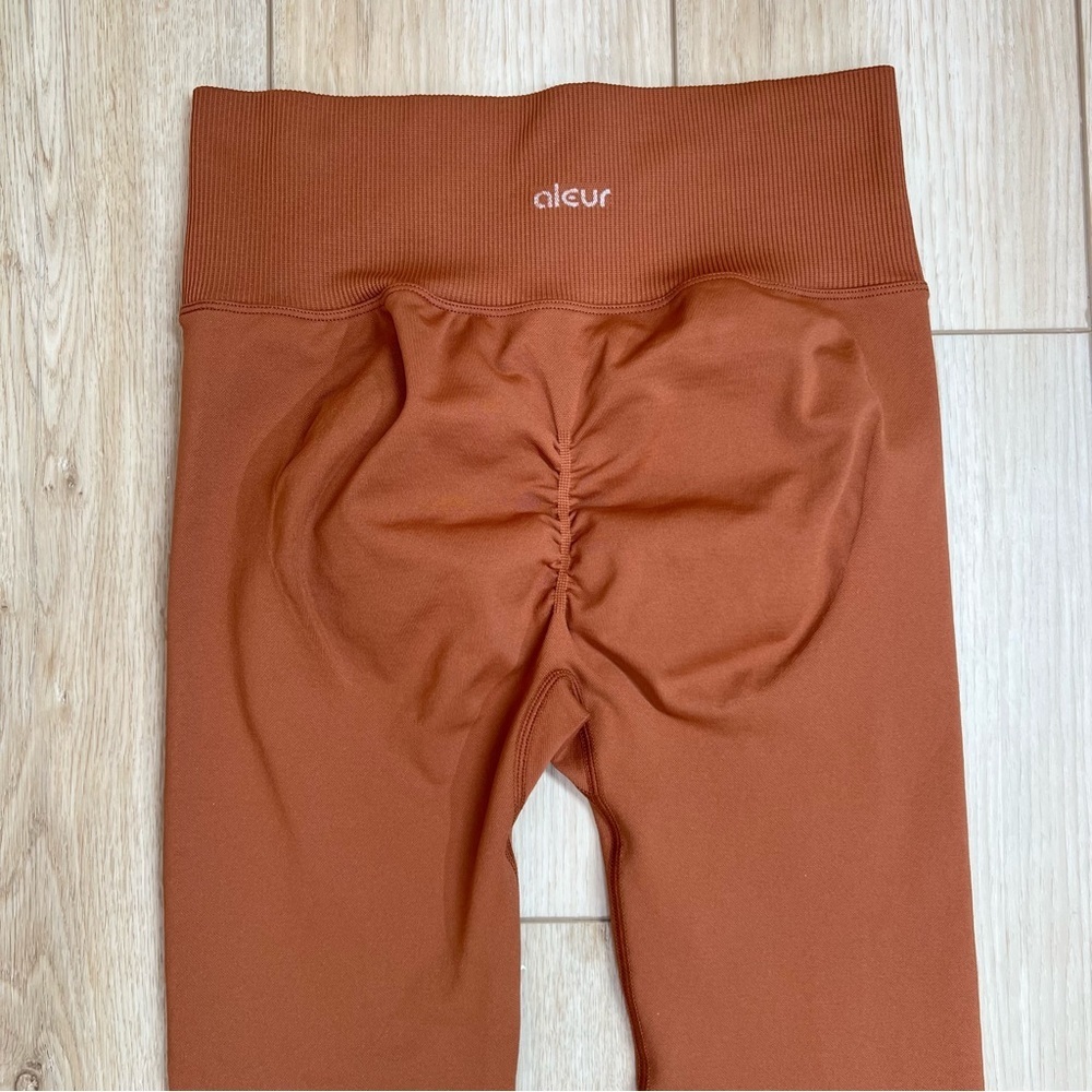 Aleur Active Set | Medium - Picture 8 of 14